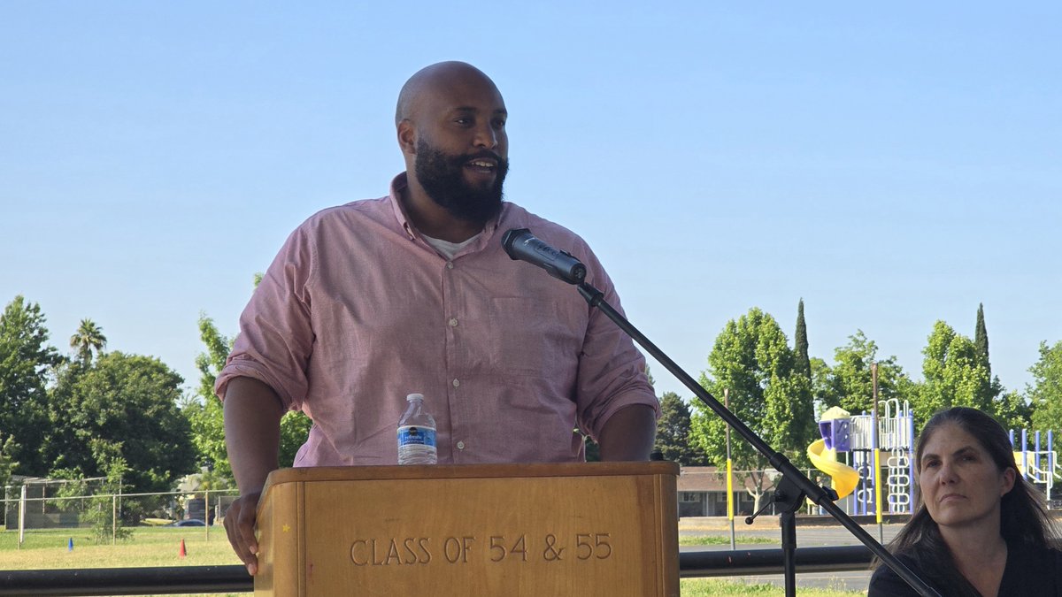 On Friday, SCUSD hosted an employee recognition event at Earl Warren Elementary School to celebrate the winners and nominees for the Teachers of the Year Award, and Classified Champions of the Year Award. Thank you for your service!