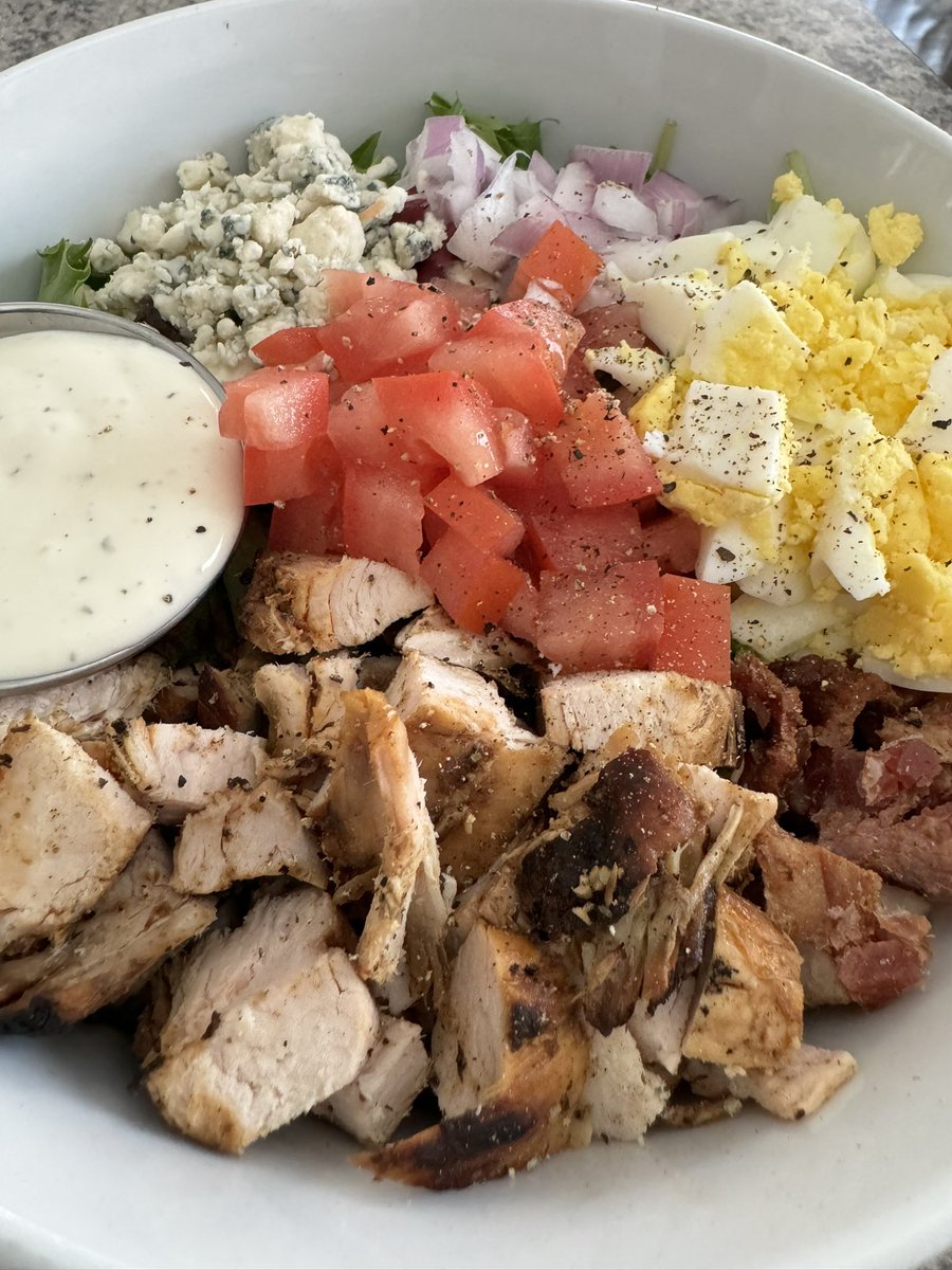 Chefnorm's tweet photo. Vegas loading… chicken bacon ranch salad for lunch 

#chefnorm #chefnormscatering https://t.co/qcb9jFX9mG