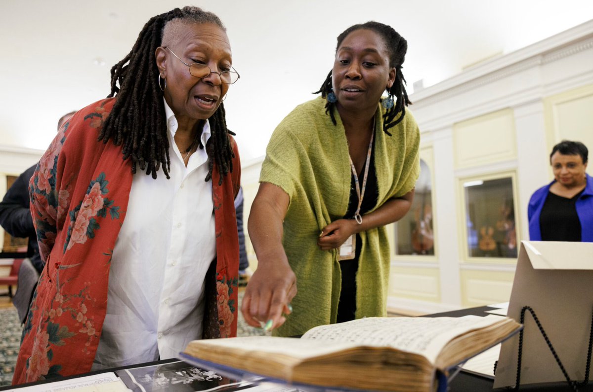 Whoopi Goldberg Visits the Library of Congress! ow.ly/yJNi50RNWT4 #libraries