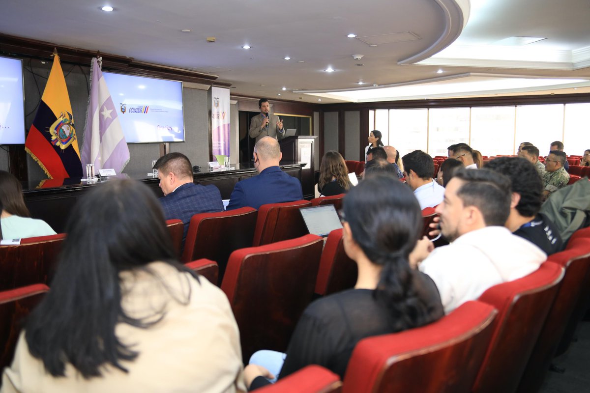Produccion_Ecu's tweet photo. 📍Guayaquil | @Produccion_Ecu y @USembassyEC lideraron la Agenda inicial de la delegación @NOAA programa Maritime-SAFE, cuyo objetivo fue evaluar las capacidades y necesidades de mejora, y determinar las prioridades en los compromisos de lucha contra la pesca INDNR.
🇪🇨🐟🇺🇸 https://t.co/IQE9ZDVB3X