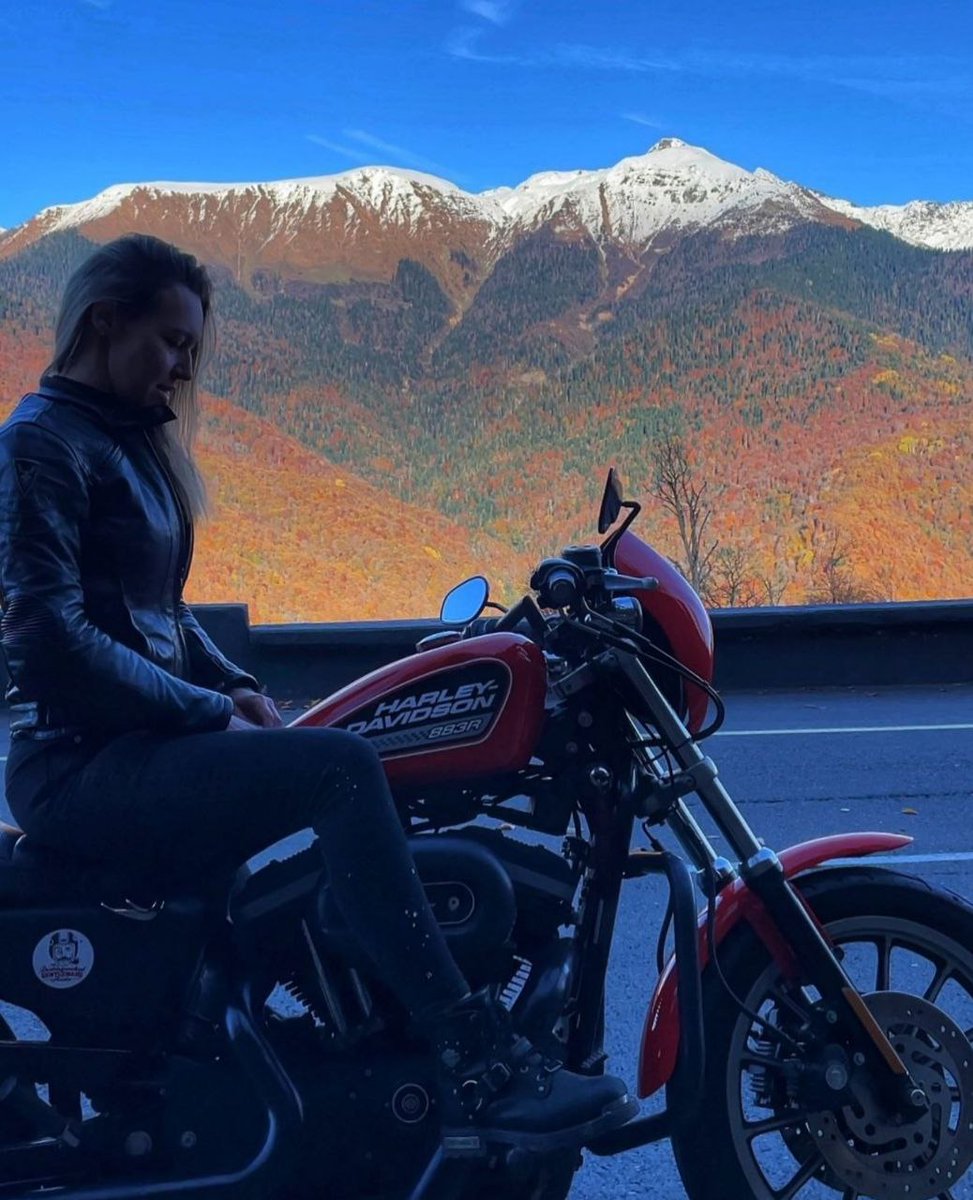 🤘#harleydavidson #harley #harleydavidsonmotorcycles #harleydavidsongalicia #harleydavidsongirl #harleygirl #harleylife #bikergirl #garajeclandestino #iron883 #streetrod #fortyeight #lowrider #fatboy #softail #breakout #streetbob #roadgilde #rodadking #vrodmuscle #custom #motobik