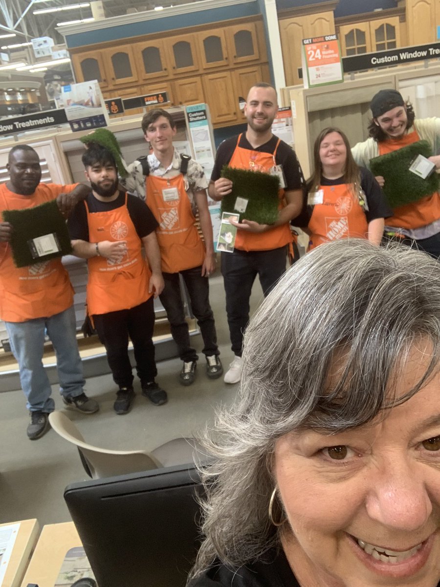 AstroLawnHTX's tweet photo. @HomeDepot @Penn_DSM store 6589 I sure enjoyed meeting you all and sharing how AstroLawn saves your customers money and simplifies their lifestyle.
Bring on the leads!💚 https://t.co/uFdzhWh2CC