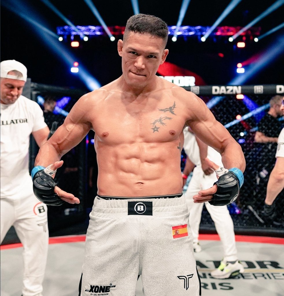 "Quiero el cinturón de PFL y el de Bellator para finales de año. Voy a conquistar ambos."

Costello Van Steenis 🇪🇦 via Instagram