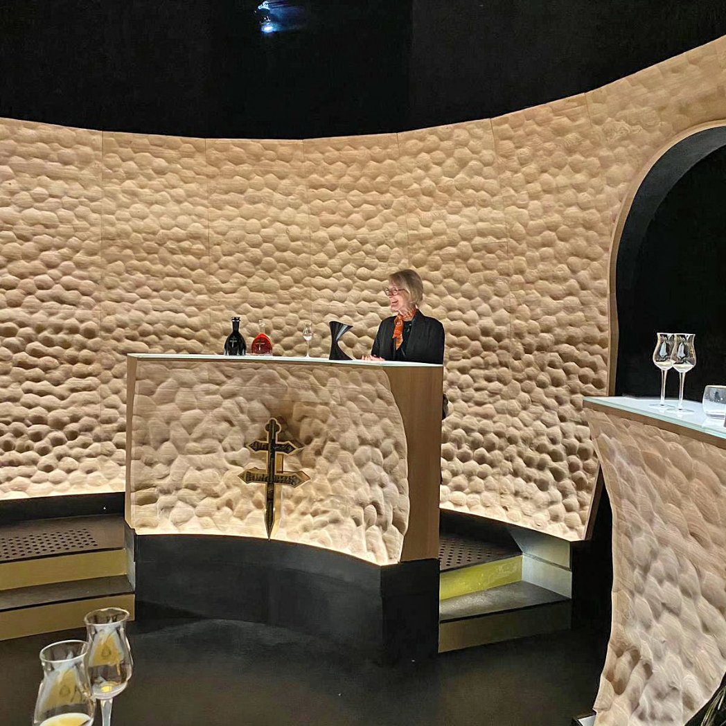LeCourty's tweet photo. We recommend doing a cognac tour during your stay with us. Last weekend, we went to Chateau de Cognac, home of Baron Otard/d'Usset cognacs
#holidayvilla #villawithpool #villafortwo #privatepool #vineyardview #ruralretreat #France #sawdaystravel #chateaudecognac #otard #dusse https://t.co/gk385188nA