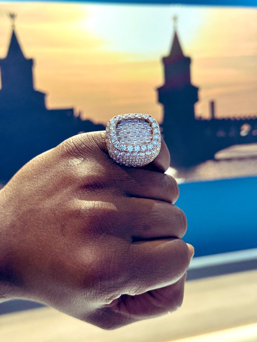 Wizkid gift DJ Tunez a Diamond ring. 💍 Big Wiz is really Big ❤️🦅