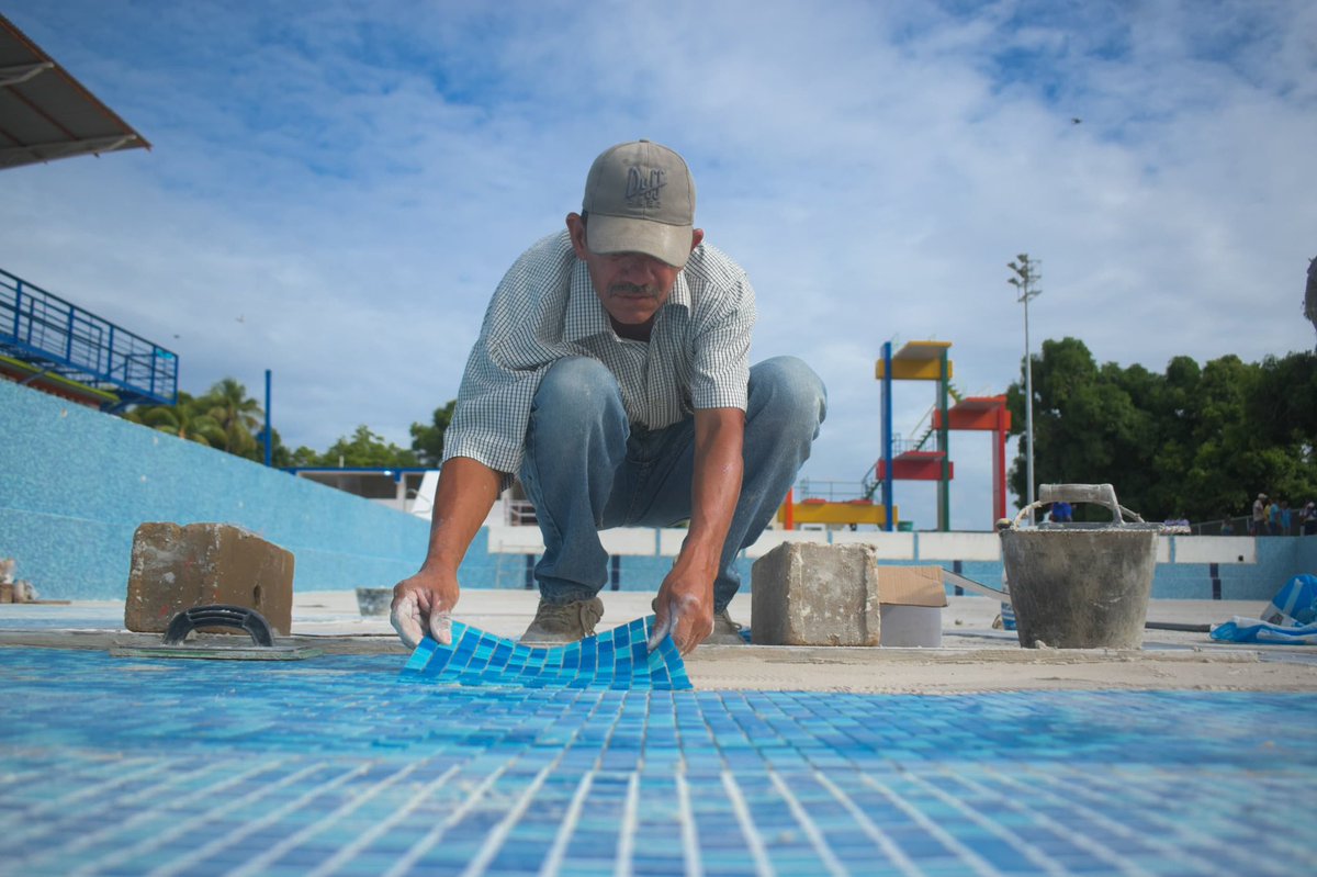 amarcanopsuv's tweet photo. Ciudad Bolívar: Así van los trabajos en el Complejo de Piscinas . 
Gracias hermano Presidente @NicolasMaduro por este gran regalo para los bolivarenses. https://t.co/rFnXh4DSrO