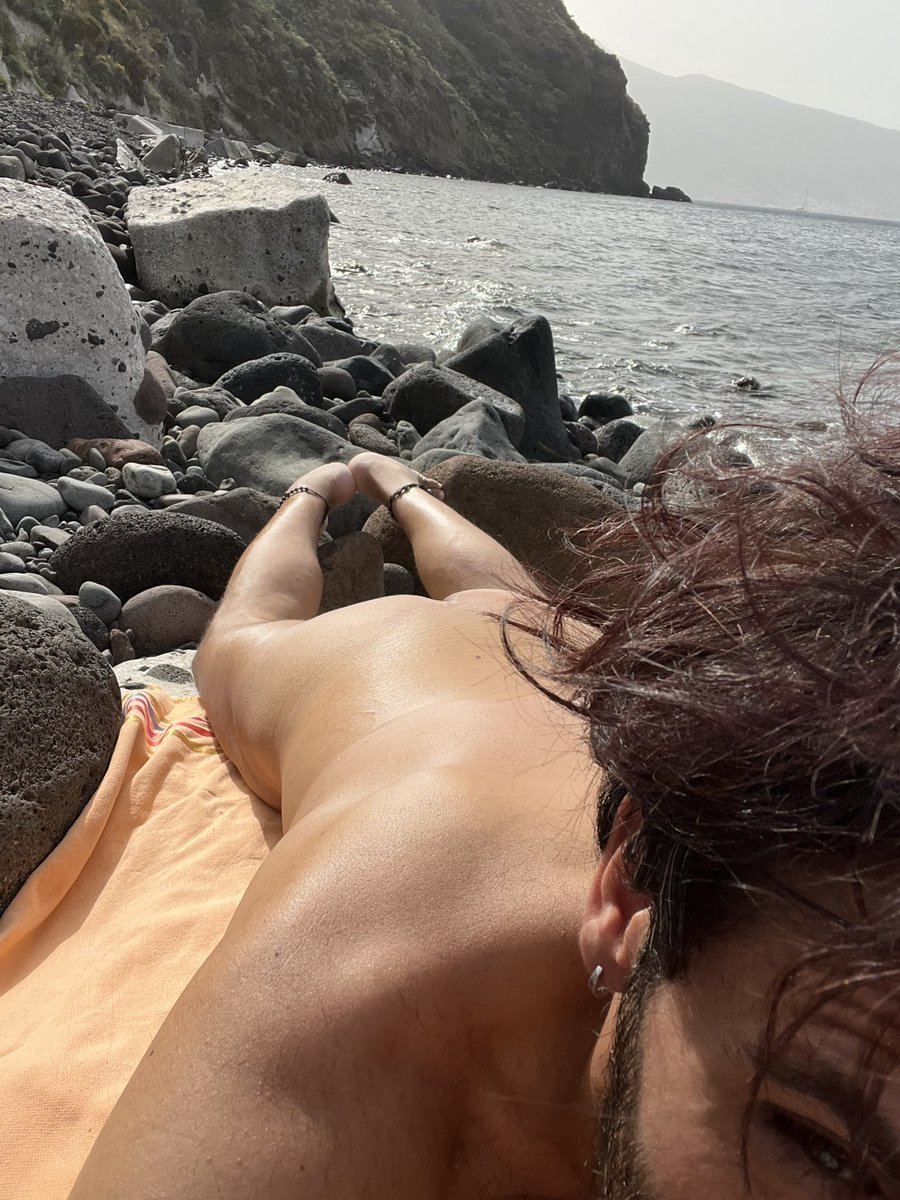 meligunis87's tweet photo. Nessuno a farmi compagnia… https://t.co/JdhMaHoUVs