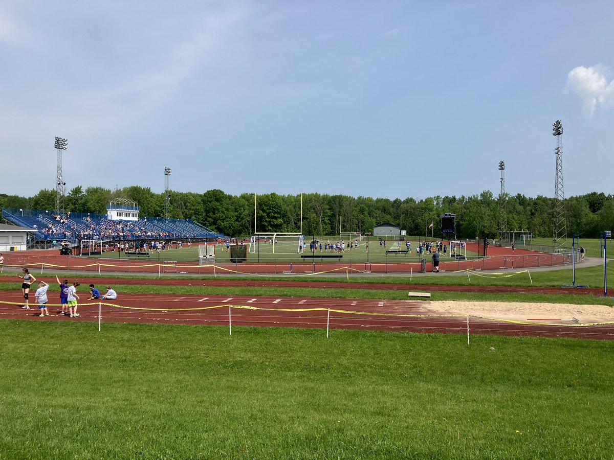 mthomasESM's tweet image. It’s a beautiful day for the @ESMSchoolDist elementary track meet! @fremont_pe @ESMSpartans
