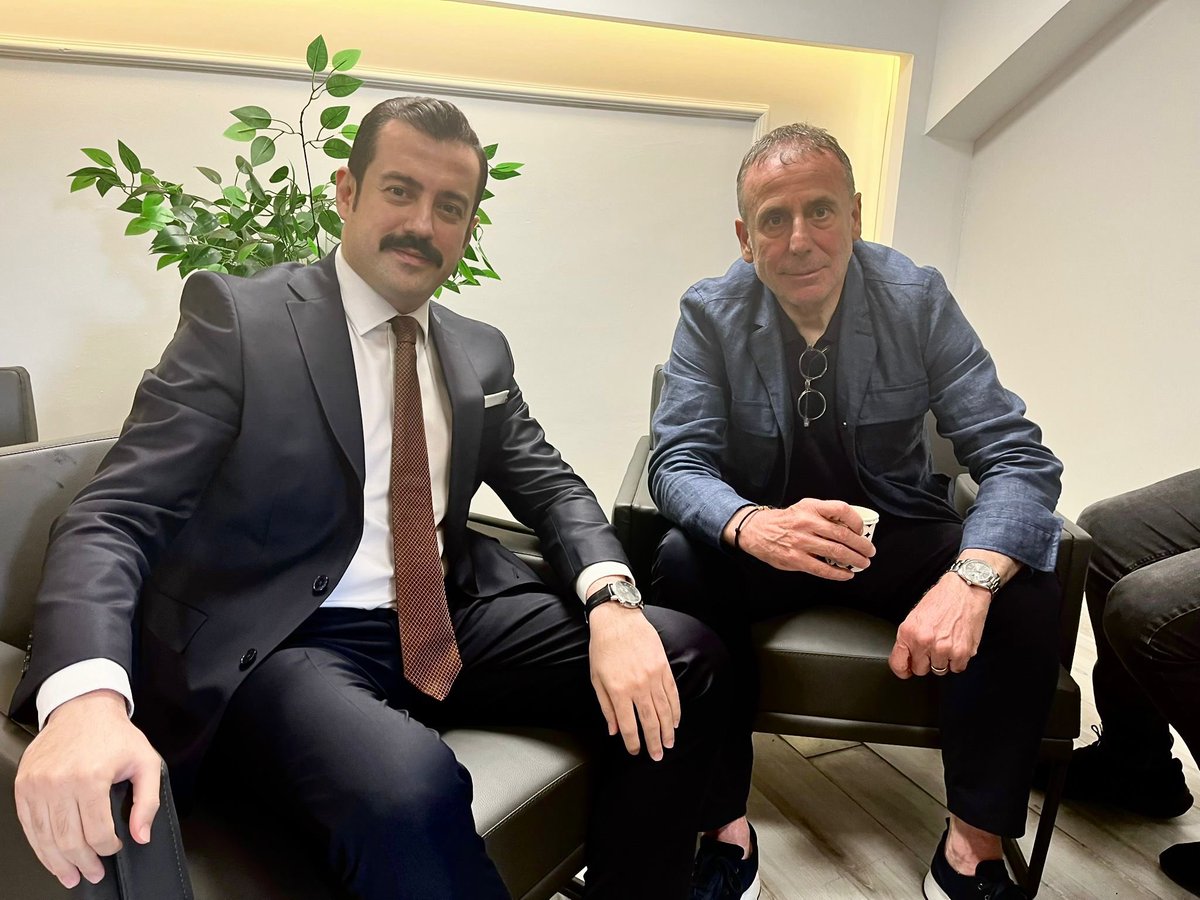 Milli takımımızın eski hocalarından Trabzonspor futbol kulübünün teknik direktörü Sayın Abdullah Avcı beye keyifli sohbetinden dolayı teşekkür ederim..🇹🇷🇹🇷