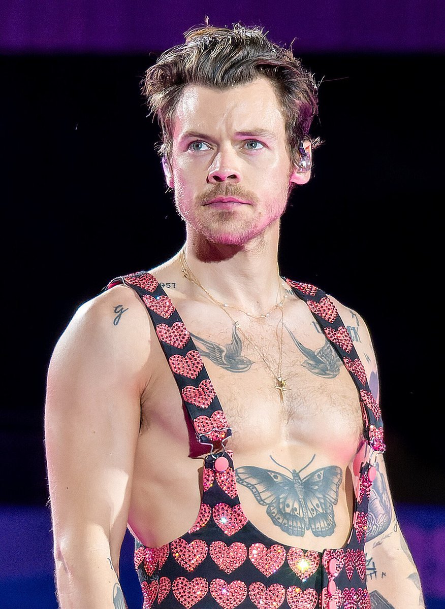 PopBase's tweet photo. Harry Styles and Taylor Russell have broken up after a year of dating, The Sun reports. https://t.co/fwZGlxa4Ai