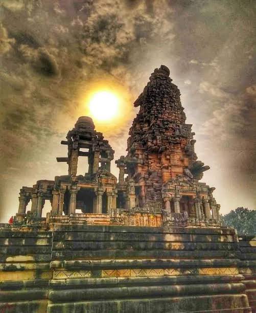 SearchingRoots's tweet photo. Can you find anything more beautiful and divine at the same time? 🚩🔱 https://t.co/LSN72GF92c