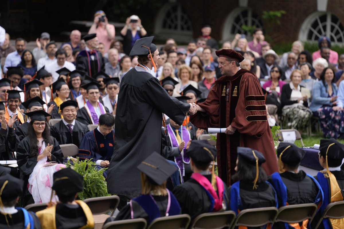 UVAEngineers's tweet photo. Congrats to our electrical and computer engineering grads!
Photos by Sanjay Suchak
#uvagrad #uva24
@uvaece https://t.co/6kkceJGexe