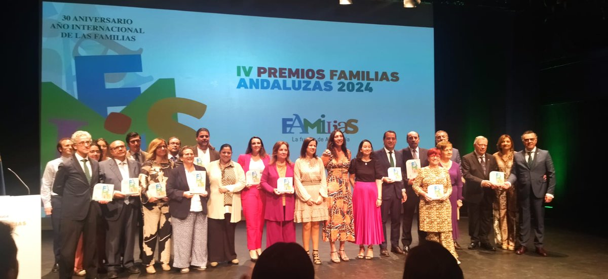 Presentes en los IV Premios Familias Andaluzas 2024 @IgualdadAND cuyo objetivo es reconocer y distinguir a aquellas personas, entidades y empresas que trabajan por la defensa y la promoción de las familias #Hacemosvoluntariado #voluntariadoandaluz #contigo25años