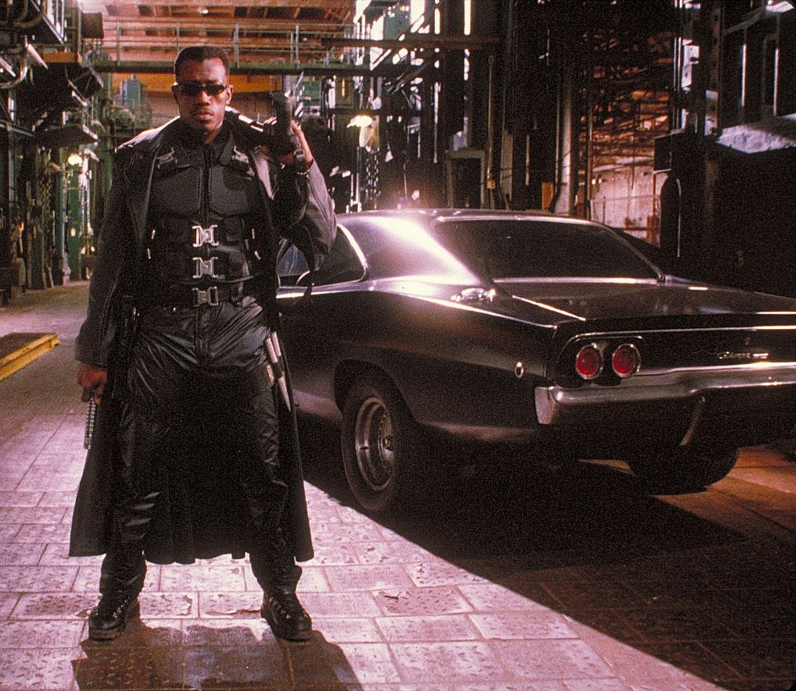 Blade (Wesley Snipes) e seu raivoso Dodge Charger 1968 em Blade - O Caçador de Vampiros (1998).