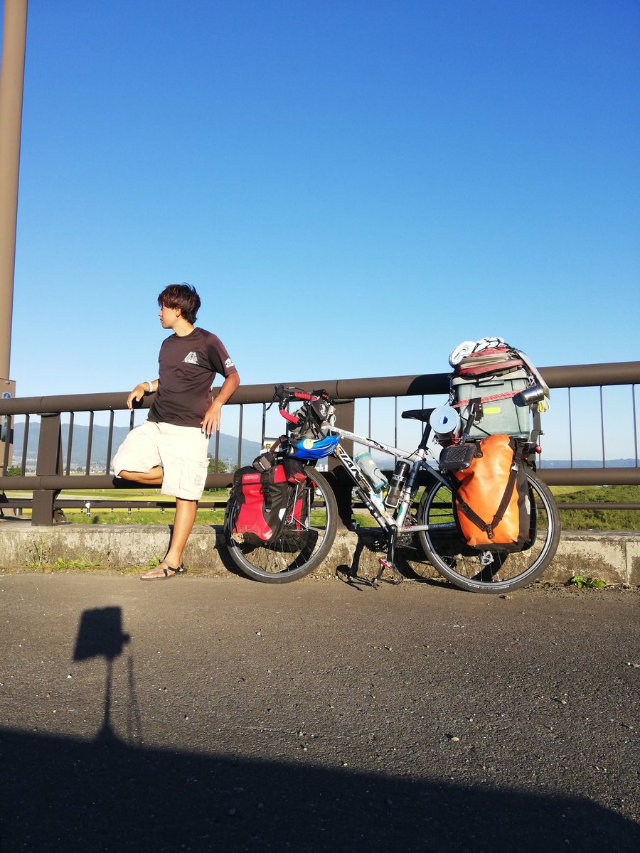 どんな人間にも平等なことは、「いつか必ず死ぬ」ということだけ。どんな風に生きていようが、そこに別に意味なんてない。
なんてことを旅中は考えまくっていたけど、仕事ばかりの毎日でその考えを忘れかけていた気がする。好きに生きればいいんだよな〜って。まあでも今はちょっと仕事頑張りたいかな