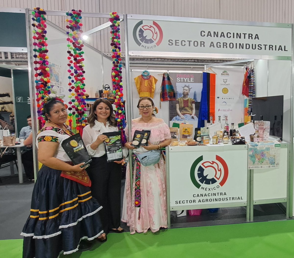 EmbaMexSerbia's tweet photo. Por primera vez, una delegación de empresarias mexicanas participa exitosamente en la 91ª edición de la Feria Agrícola Internacional Novi Sad 2024, que se realiza del 18 al 23 de mayo de 2024.
#novosadskisajam #medjunarodnipoljoprivrednisajam #mexico https://t.co/q612fp3BPP