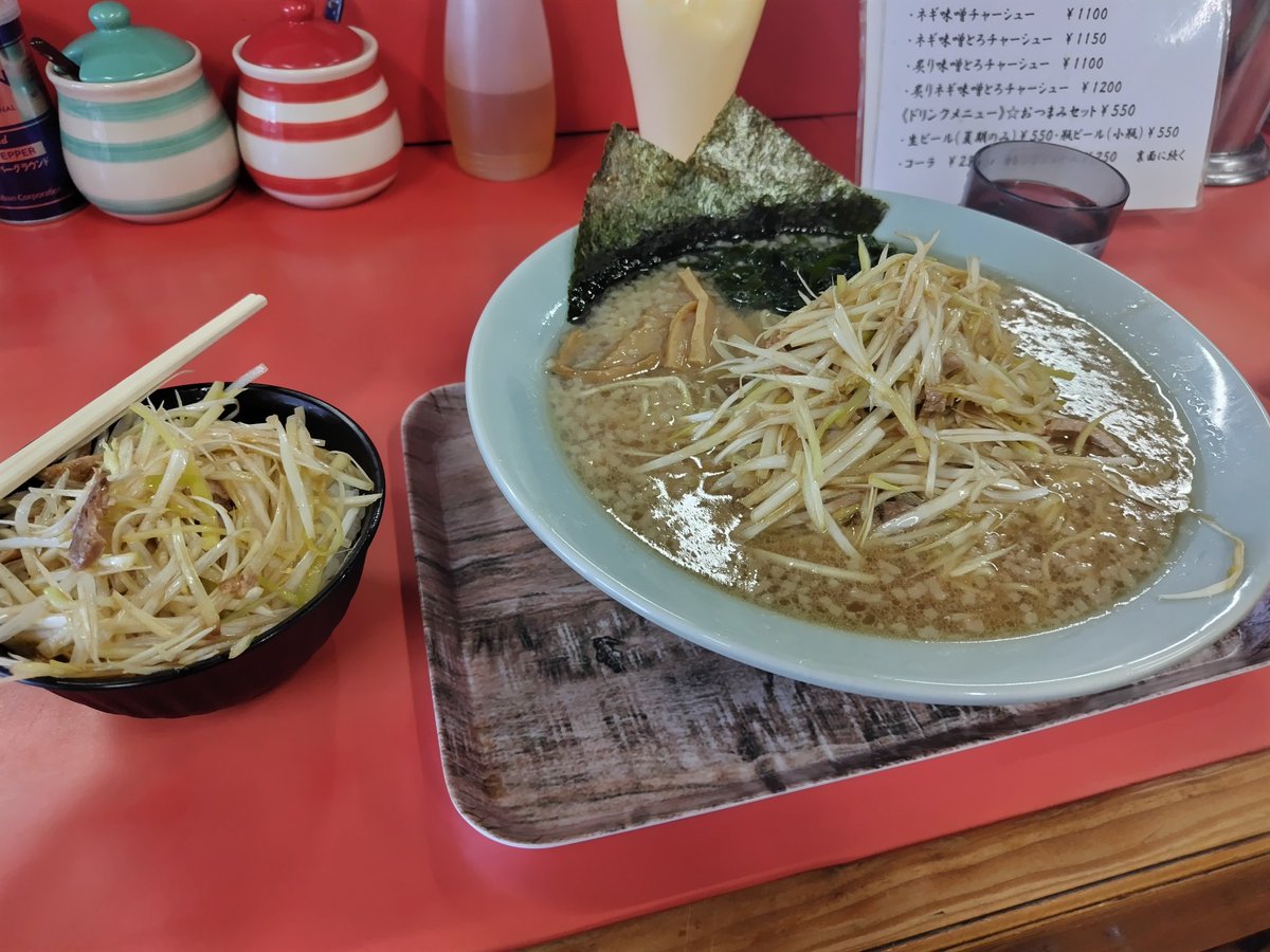 a93f58ff4877464's tweet photo. こちらツイートも久しぶりwwwこの前ラーショ鷲宮店に行ってきました🍜　ここはデフォでネギ多いからいいね。　#ラーメンショップ　#ラーショ　#ネギラーメン https://t.co/kIBzO04y40