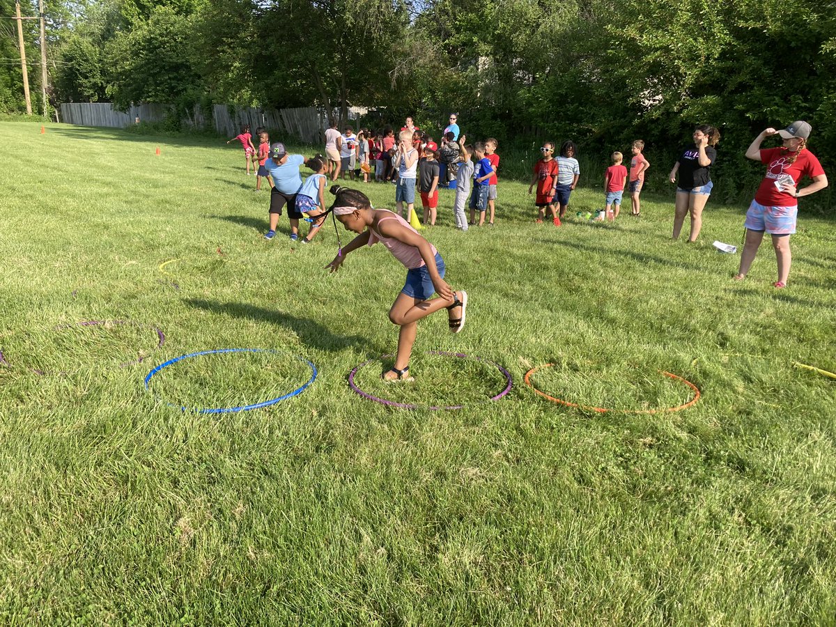 Ben Davis HS AVID <a href="/AVIDBD/">AVID at Ben Davis</a> &amp; Cross Country runners helped out today at McClelland Elementary’s Field Day!

Great helping out in our community, giving back and helping bring joy to our kids!

<a href="/BenDavisHS/">Ben Davis High School</a> <a href="/GiantAthletics/">Ben Davis Giants</a> <a href="/WayneTwpSuper/">Dr. Jeff Butts</a>