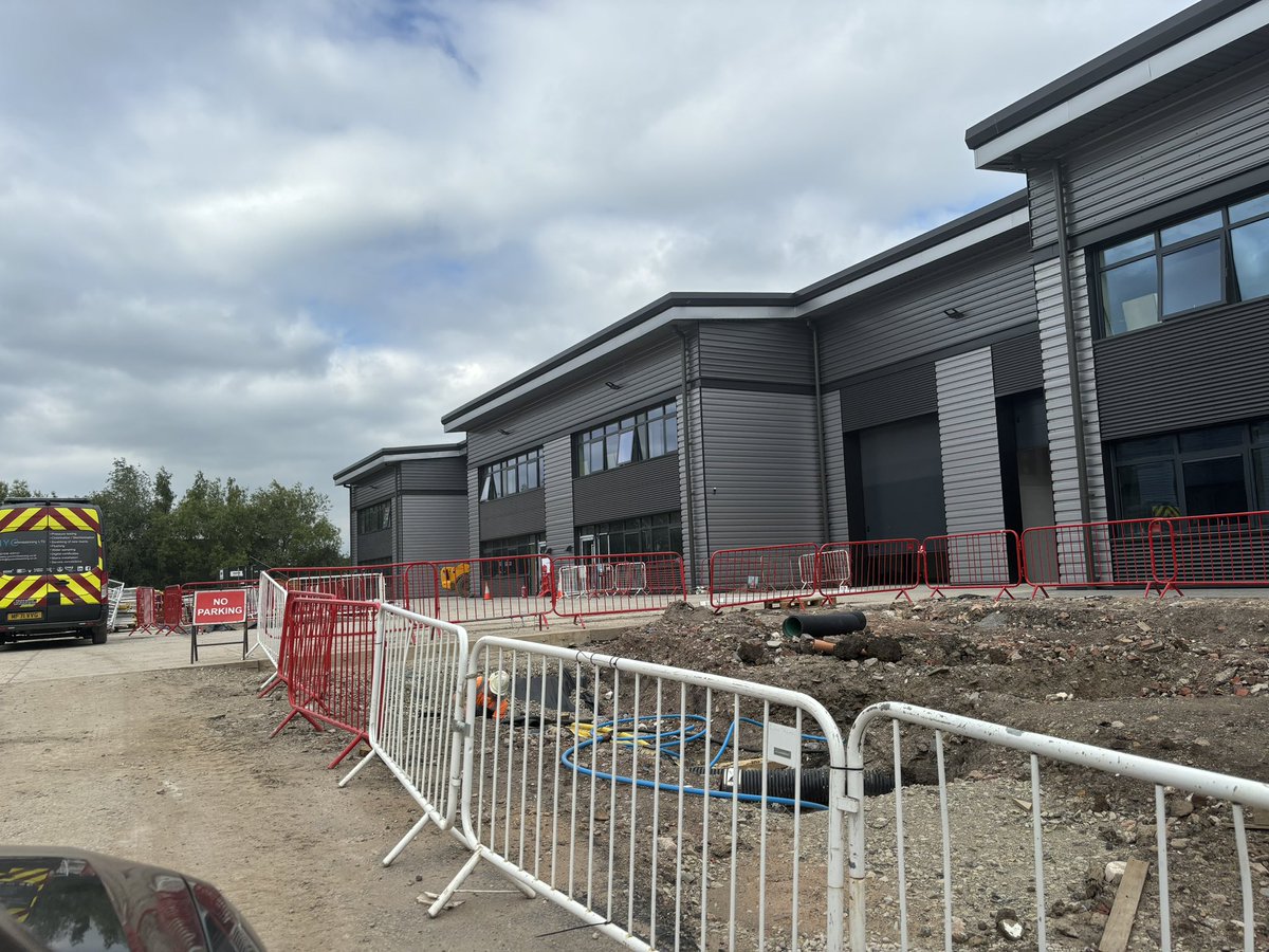 siteform_f's tweet image. This time it’s the raised access lads doing there bit in Manchester