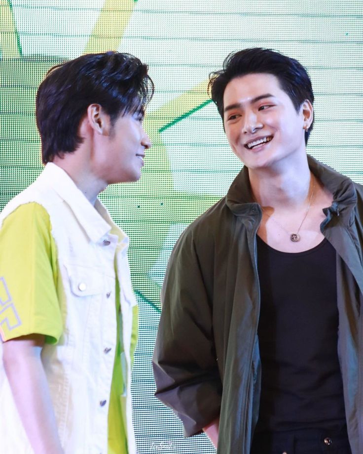 Darja9991's tweet photo. When I see the few tweets from haters that do make it into my newsfeed, I am endlessly cheered by the fact that KS, back to each other, are putting their own interests above everyone else's.
Because you can't be good for everyone!
#KristSingto
#BestPartnersInLife https://t.co/bYCDlDkKWv