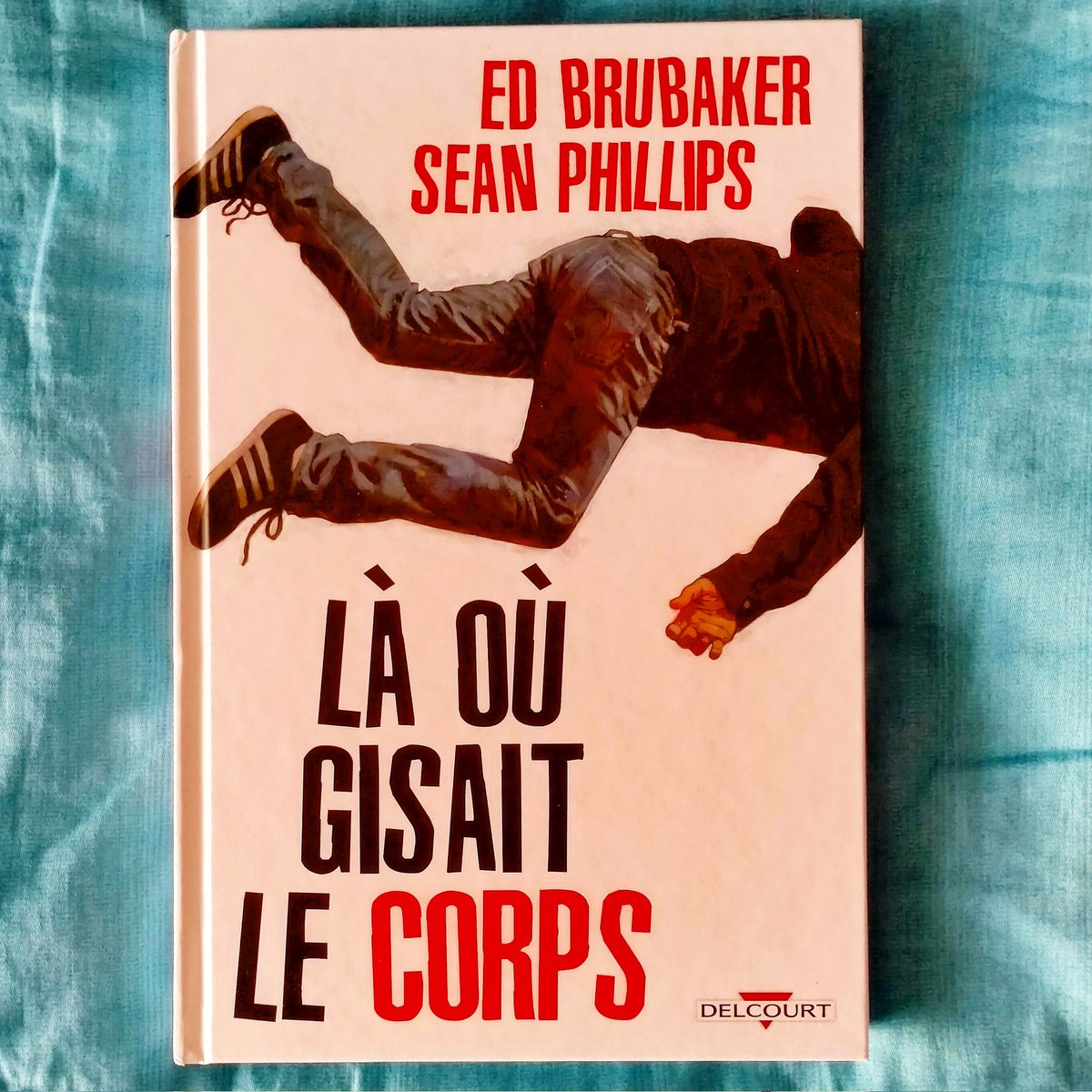 VIDÉO : Là où gisait le corps, nouveauté du duo #EdBrubaker #SeanPhillips. Une grande réussite chez @DelcourtBD Comics 

youtu.be/tu3ZWW590Xc?si…

#bd #comics #comicbook #livre #polar