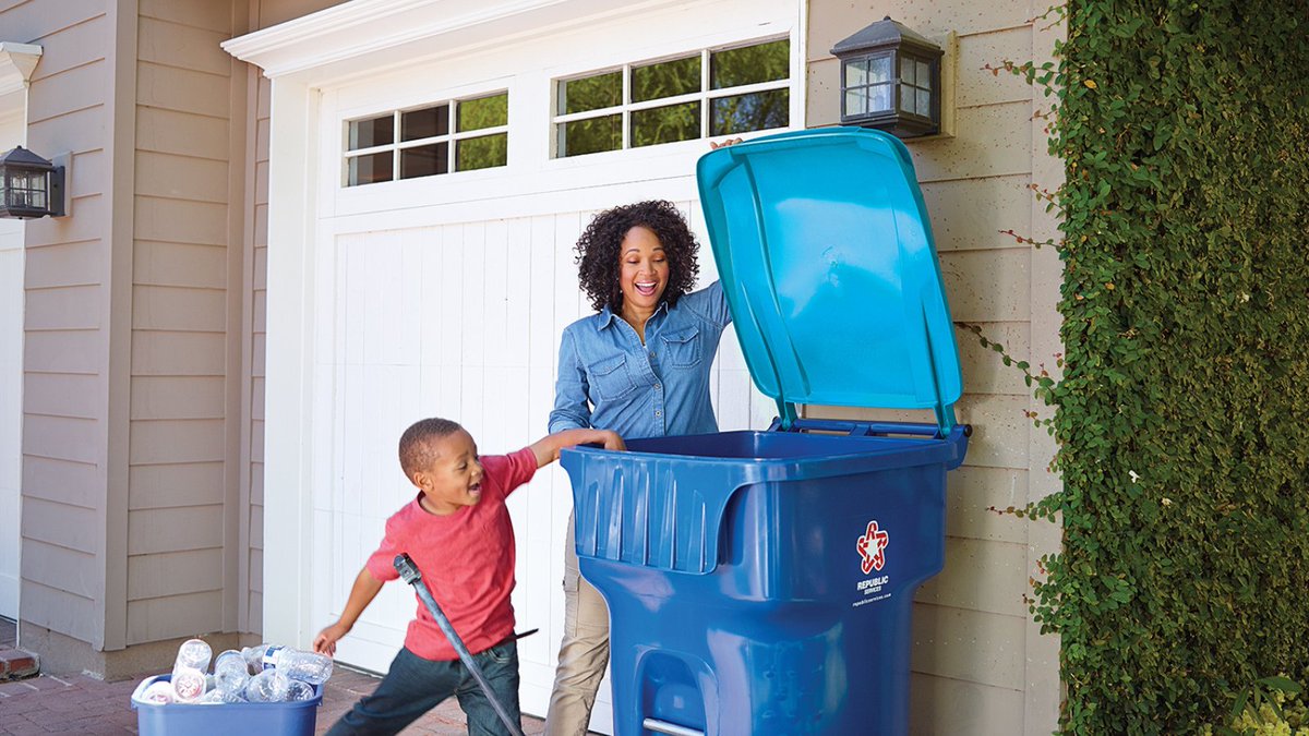 🚮 Wondering what can go in your recycle bin? Check out CleanLA.com to master the dos and don'ts of recycling and help keep our communities clean! 🌐 #RecycleLA #SustainableLiving