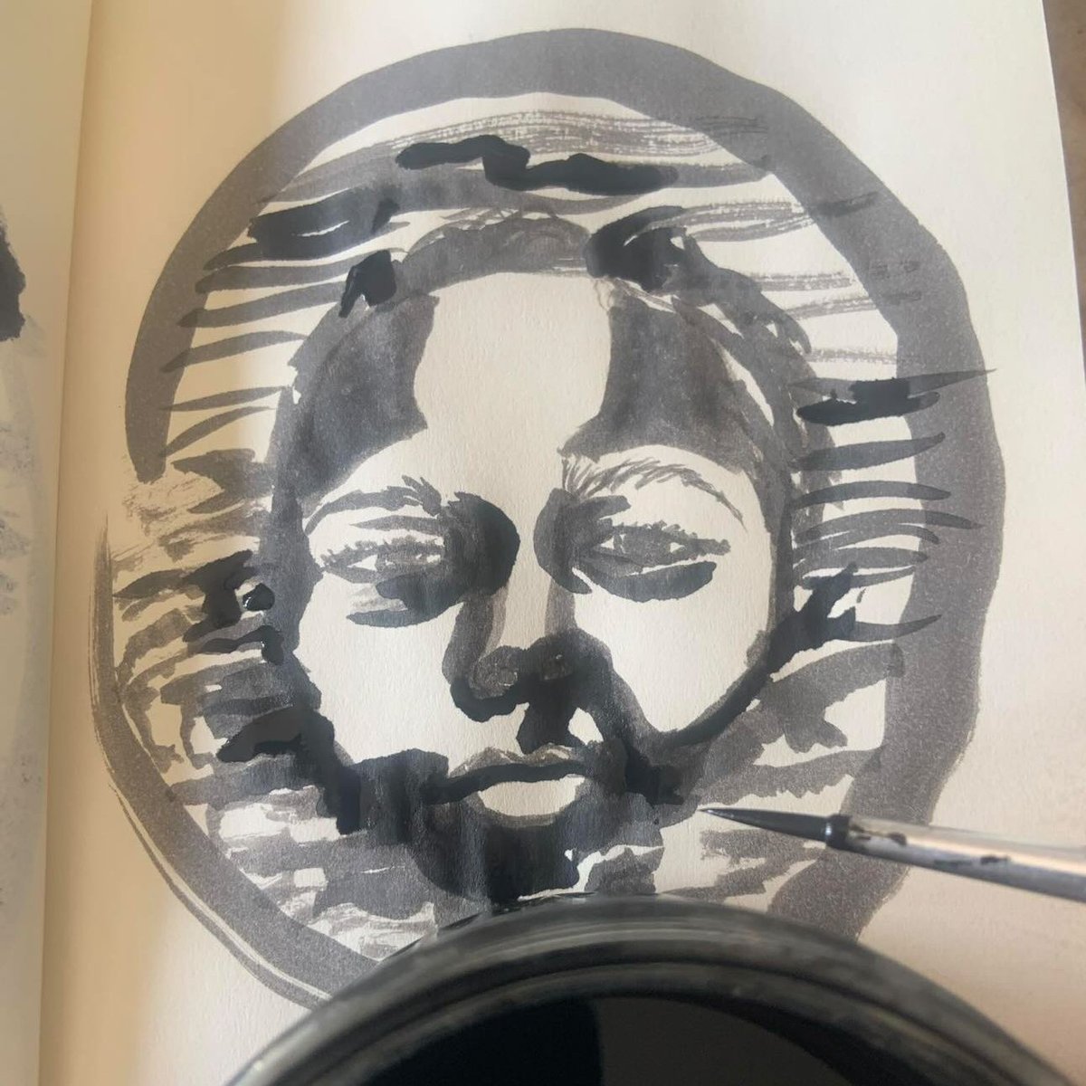Come and join <a href="/nonaffart/">NONaffArt CIC</a> on Friday for the final Art for Wellbeing session!🎨

Spend some time painting abstracts of face, explore painting with ink, and expression with brush. Thinking about putting feelings to paper and focus on form not colour.

🔗-ticketsource.co.uk/newbridgememo/…