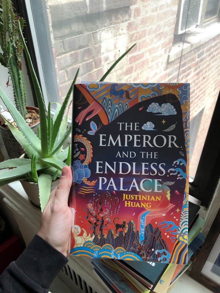 New week, new book! FP staffer Nadine just started THE EMPEROR AND THE ENDLESS PALACE by Justinian Huang (MIRA) 💞 What are you reading this week?