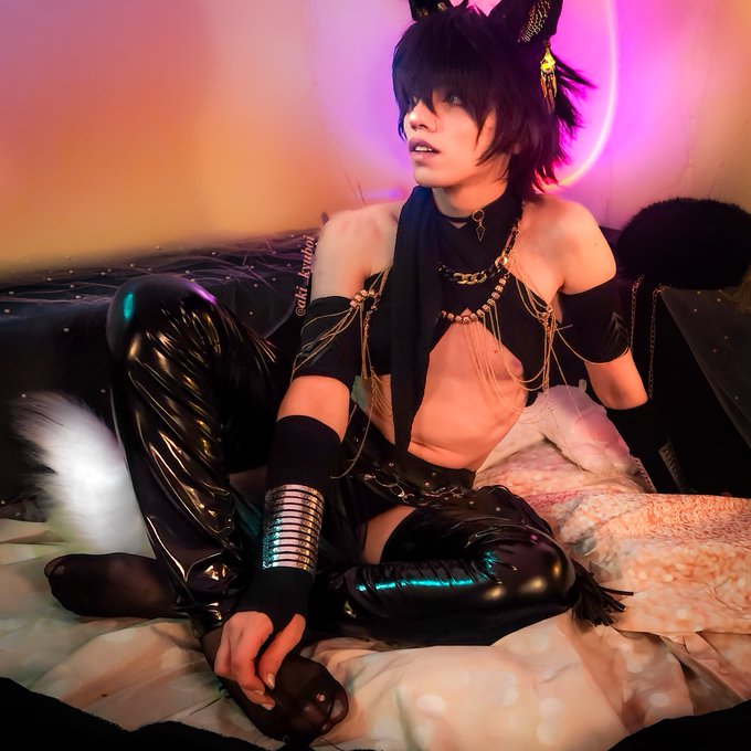 An improvised neko outfit 🖤, which I really enjoyed trying on and creating  #Cosplay #Femboy  This time<a href="/tag/cosplay"class="tags"><span>#cosplay</span></a><a href="/tag/femboy"class="tags"><span>#femboy</span></a>