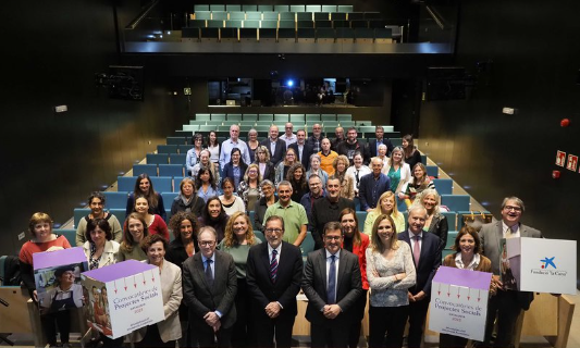 FCampusArnau's tweet image. Molt contents d'haver estat entre els #projectes seleccionats per @FundlaCaixaCAT de la convocatòria 2023. Entre els 29 seleccionats a la provincia de #Girona hi ha el nostre projecte #iNCLÒS per combatre la #soledat no volguda de persones grans amb un suport tecnològic.