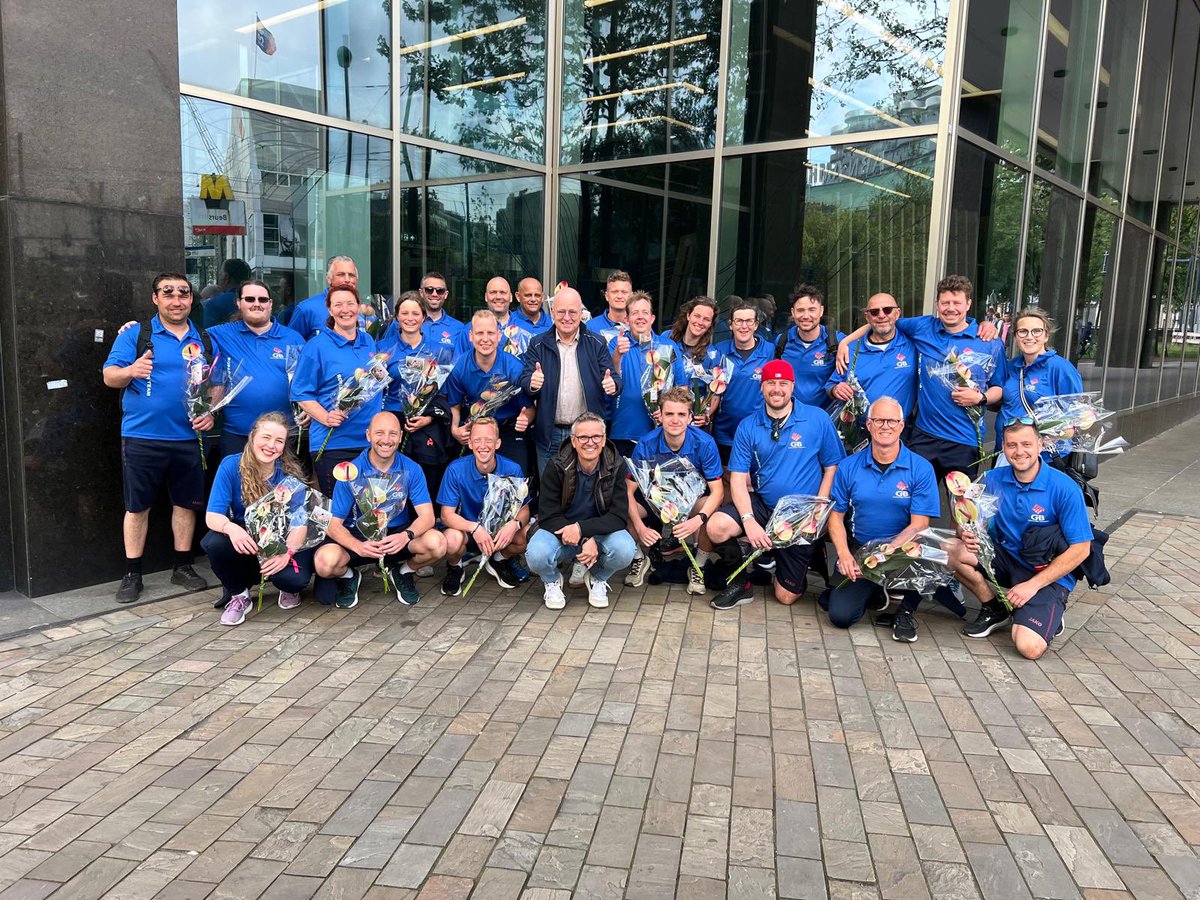 Na ruim 530 km gaat #RopaRun team 228 van de #GezamenlijkeBrandweer richting de finish. Samen met Arie Kleijwegt voor deze toppers een warm welkom. Topprestatie, een sportief weekend voor dit team met veel persoonlijke emotie.