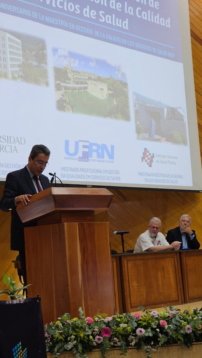 inspmx's tweet photo. En su mensaje, el director general del INSP, Dr. @ELazcanoPonce, reconoció al Dr. Pedro Saturno por sus aportes teóricos y prácticos en el impulso de la calidad en salud y en la creación de la Maestría en Gestión de la Calidad de la Escuela de @SaludPublicaMx (ESPM) https://t.co/RNR8ecmvoU