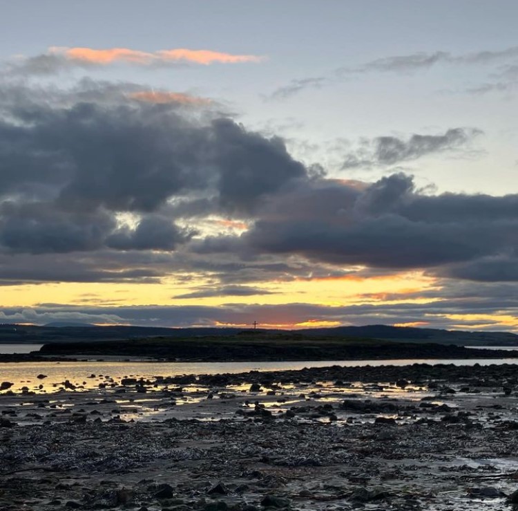 What are invasive non-native species? Join @lindisfarne_nnr staff on the 22nd May at St. Cuthbert’s Island from 10:00 until 12:00 for a rockpool event. Can you help us find invasive non-native animals and plants in the rockpools? #INNSweek @NE_Northumbria @LIFEprogramme