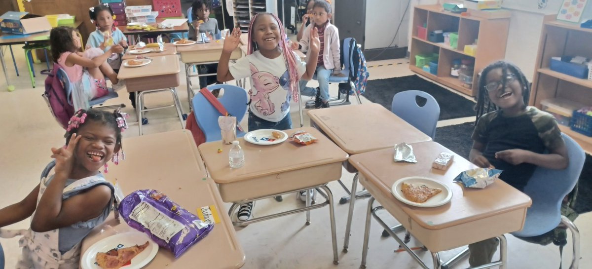 Nothing tastes as sweet as victory....and pizza! 🏆🍕

Congrats to Ms. Wade's class at JT Barber Elementary <a href="/CravenCoSchools/">Craven Co Schools</a> for winning the My Math Academy usage contest! We are so proud of your hard work this year 👏👏👏

<a href="/AgeofLearning/">Age of Learning</a> 
<a href="/DebbiVendt/">Debbi Vendt</a>