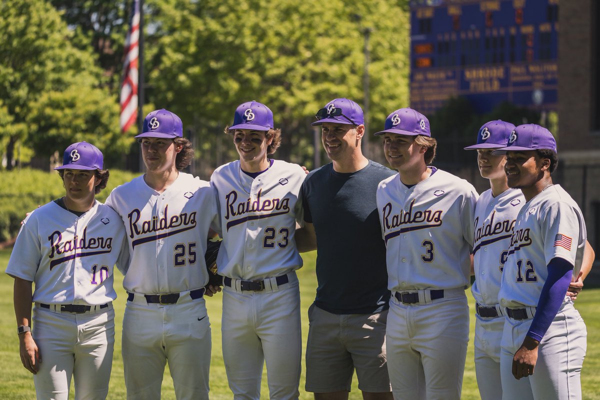 GAMEDAY: Come out and help us honor our Class of 2024! 6 seniors will be honored for their time and commitment to the CDH program! 

Allen Looney 
Graham Styles
Tyler Sobocinski
Lucas Ackland
Jake Quinn
Paul Jones Jr. 

#CultureCreatesChampions #Team94