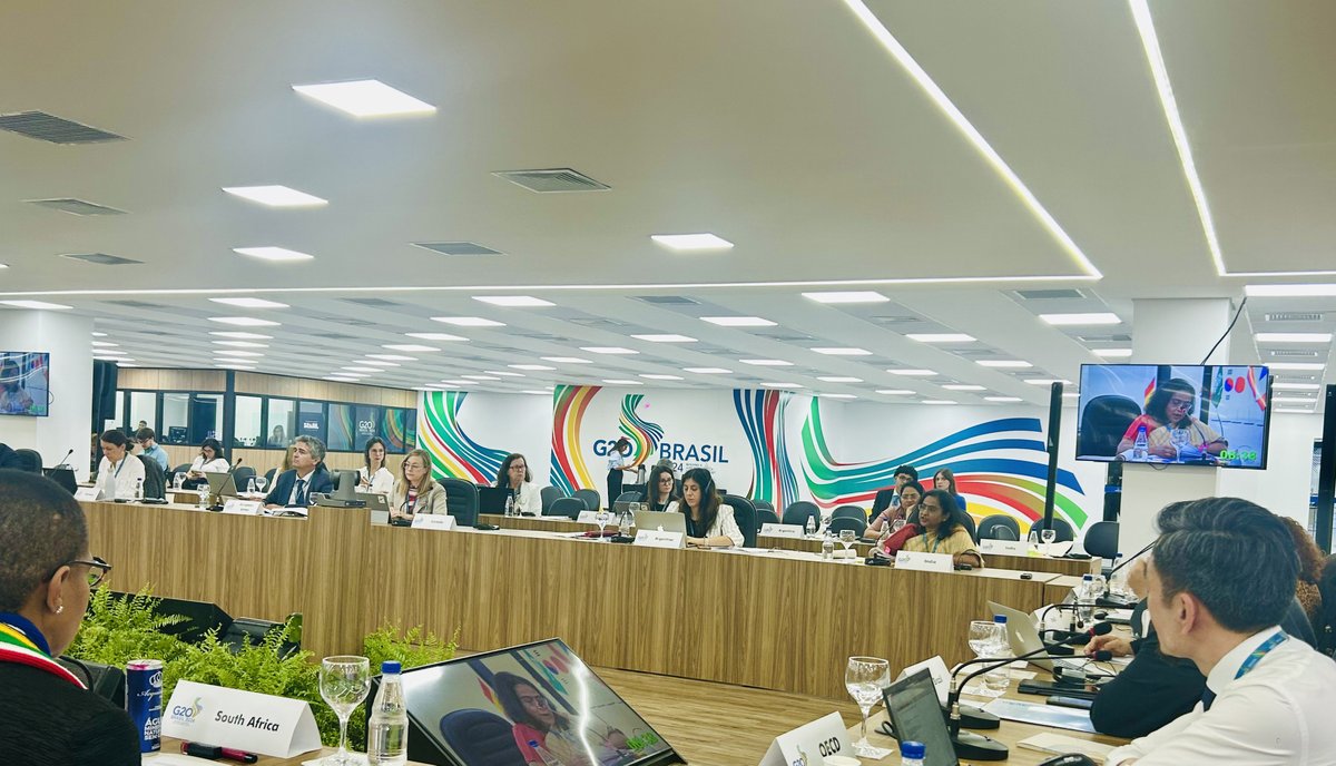 Indian delegation headed by Joint Secretary (ICC), Ms. Neeta Prasad participated in the @g20org Education Working Group meeting being held in Brasilia from 20th -22nd May. Discussions were held on the topic of ‘Valuing and building capacity of education professionals’. The