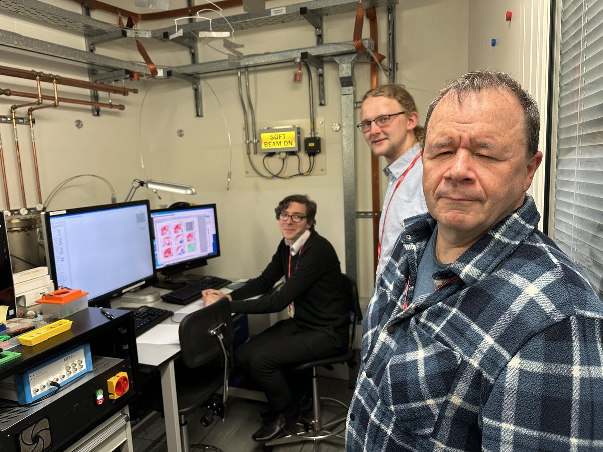 B23_Diamond (@b23_diamond) on Twitter photo Last week, two groups: Ruzza's group from CNR, Italy and Mehl's group from <a href="/UniOfHull/">University of Hull</a> visited <a href="/b23_diamond/">B23_Diamond</a>, <a href="/DiamondLightSou/">Diamond Light Source</a>
doing Circular Dichorism experiments.
#Science #CircularDichroism Last week, two groups: Ruzza's group from CNR, Italy and Mehl's group from <a href="/UniOfHull/">University of Hull</a> visited <a href="/b23_diamond/">B23_Diamond</a>, <a href="/DiamondLightSou/">Diamond Light Source</a>
doing Circular Dichorism experiments.
#Science #CircularDichroism