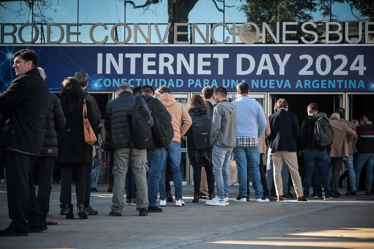 CEFIPunlp's tweet image. 🌐 Marcelo Garriga presentó el trabajo &quot;Análisis de la Presión Tributaria sobre el Servicio de Acceso a Internet&quot; en el marco del #InternetDay2024 organizado por @CabaseAr, realizado junto con @puigjorge, @thomasgarciaag y W. Rosales

Agenda acá 👉  internetday.com.ar/day/agenda/