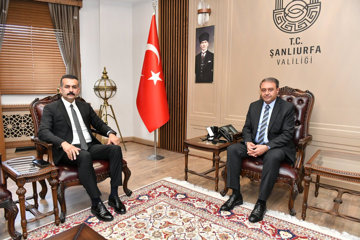 UrfaValiligi's tweet photo. Şanlıurfa Büyükşehir Belediyesi Genel Sekreteri Mithat Can Kutluca, Vali @hasansildak'ı ziyaret etti. https://t.co/qGjCsurzUh