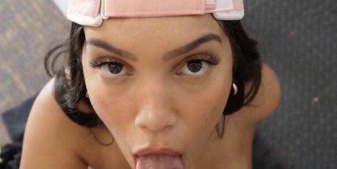 Don&rsquo;t I look so pretty on my knees? https://t.co/c7pNucOrXq<a href="/tag/mvsales"class="tags"><span>#mvsales</span></a>