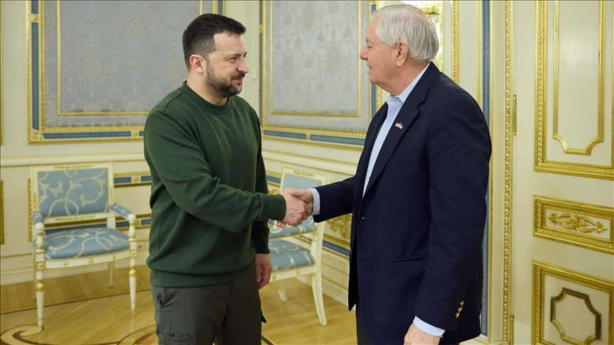 ChuckCallesto's tweet photo. BREAKING REPORT: ⚠️ Zelensky stays in power despite term expiring..

PAYING ATTENTION NOW.. https://t.co/cG0lENeytT