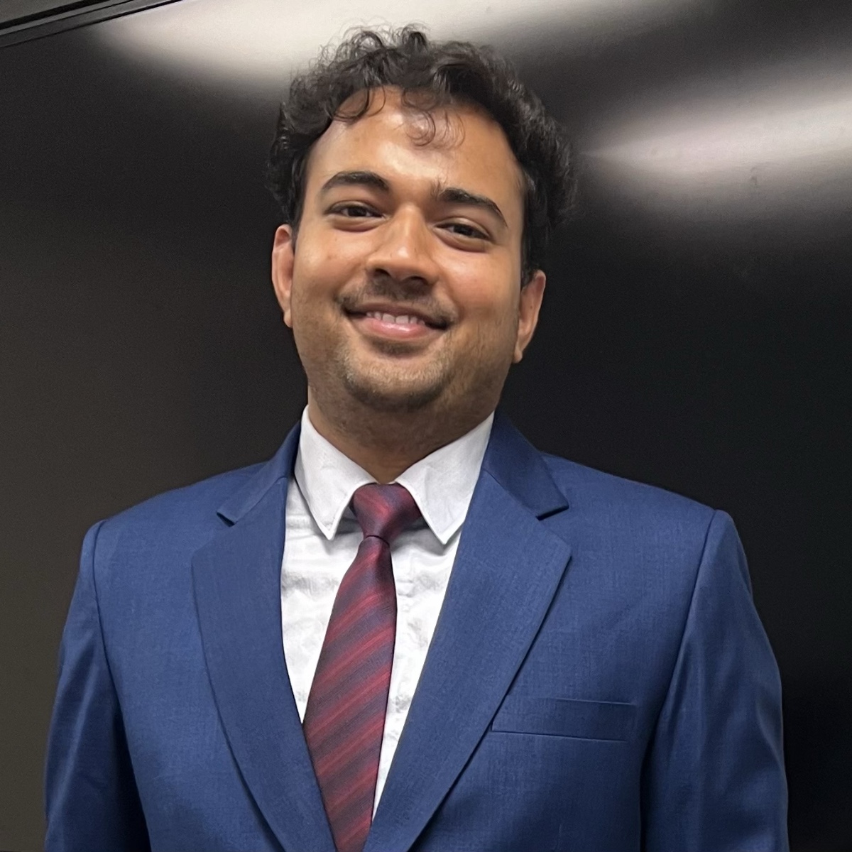 Congrats to graduate commencement ceremony student speaker Dewansh Rastogi (@ChBE_UMD Ph.D. ’23)! At UMD, he researched aerosols, particle visualization, particle capture tech, and was published in various peer-reviewed journals. He also worked with @UMDBIOE & @UMDPublicHealth!