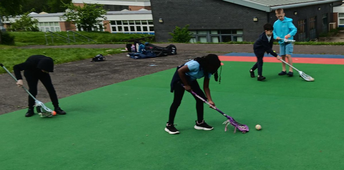 P4atCanalView's tweet photo. A very busy afternoon with @MissRussellCV for 4a! First, learning all about Lacrosse with expert Hannah π₯ #HealthWeekCV #OnlyatCanalView https://t.co/16VvrKglrr