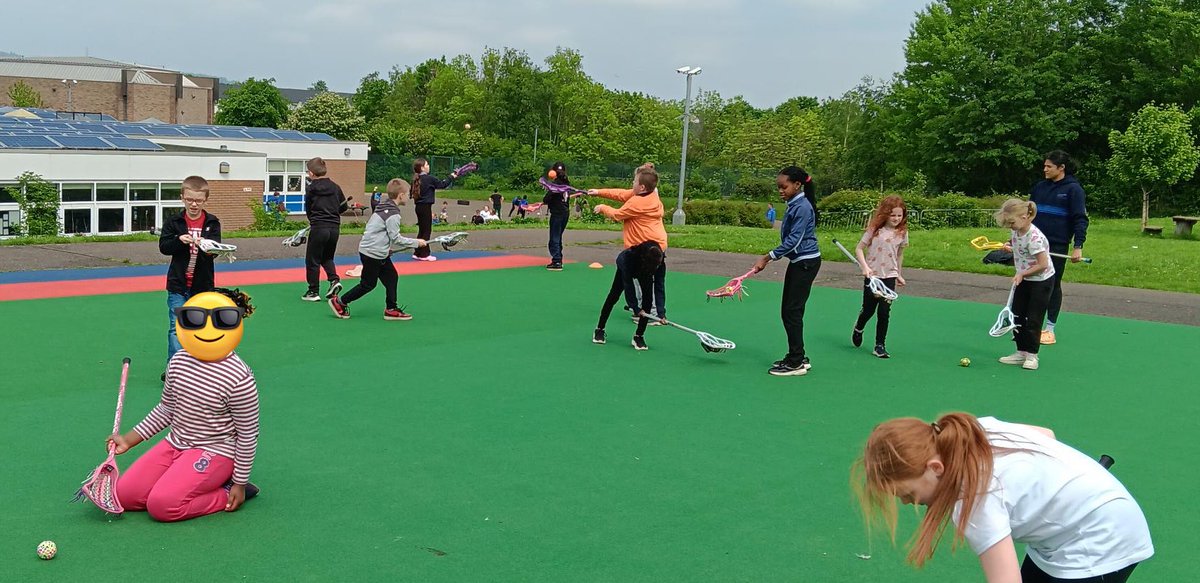 P4atCanalView's tweet photo. A very busy afternoon with @MissRussellCV for 4a! First, learning all about Lacrosse with expert Hannah π₯ #HealthWeekCV #OnlyatCanalView https://t.co/16VvrKglrr