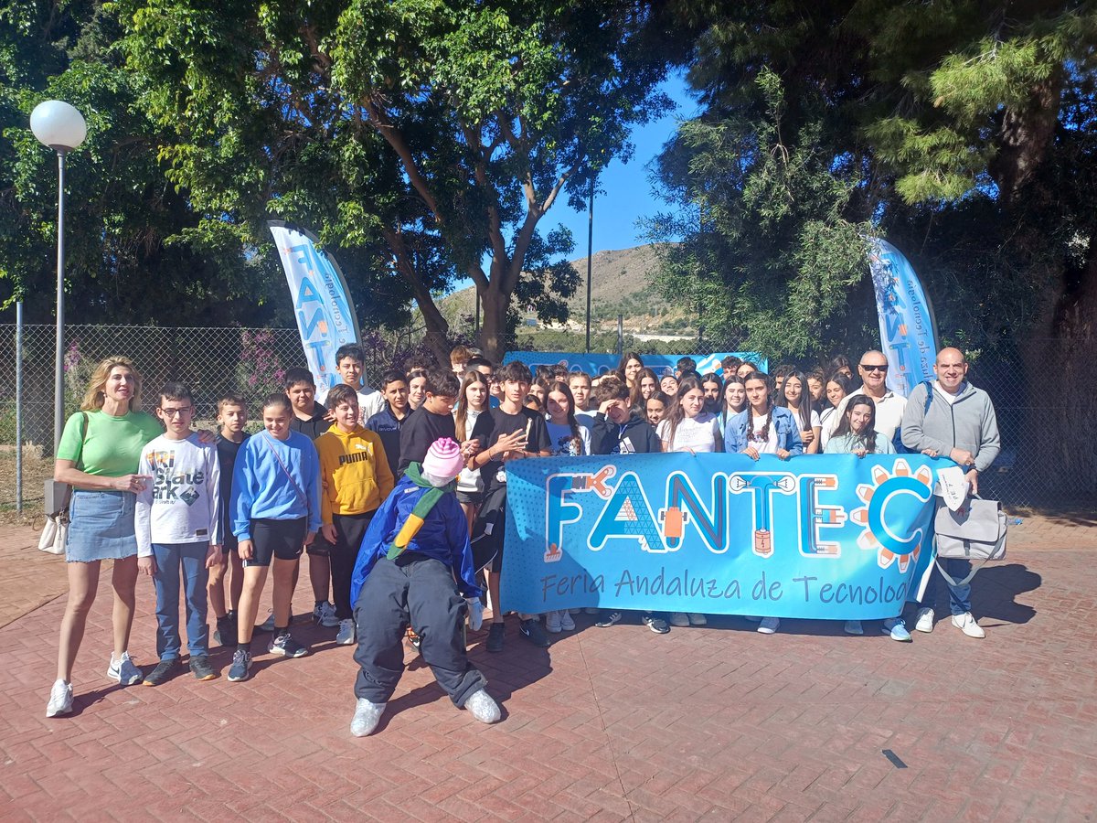 jmbeltran's tweet photo. Un año más participando en #FANTEC, y ya van 9 años. En esta ocasión, hemos llevado #tap_sculpture #makeymakey #kamishibai #escornabot y mucha ilusión por aprender y descubrir diversos proyectos de #tecnología y #Robótica. @aptandalucia @AptaMalaga @IESAcebuche @scientix_eu #STEM https://t.co/Fj5wAV4awB