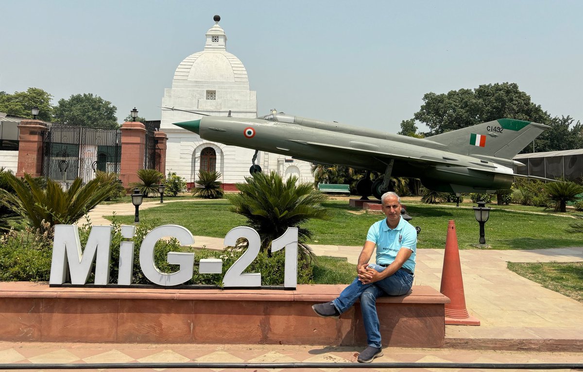 Mig-21 is probably the only fighter aircraft in the world that is operational in the airforce and displayed in the museum simultaneously. If I am not mistaken, #IndianAirForce still has two squadrons of Mig-21 operational. MATA RANI, keep blessing our fighter pilots.