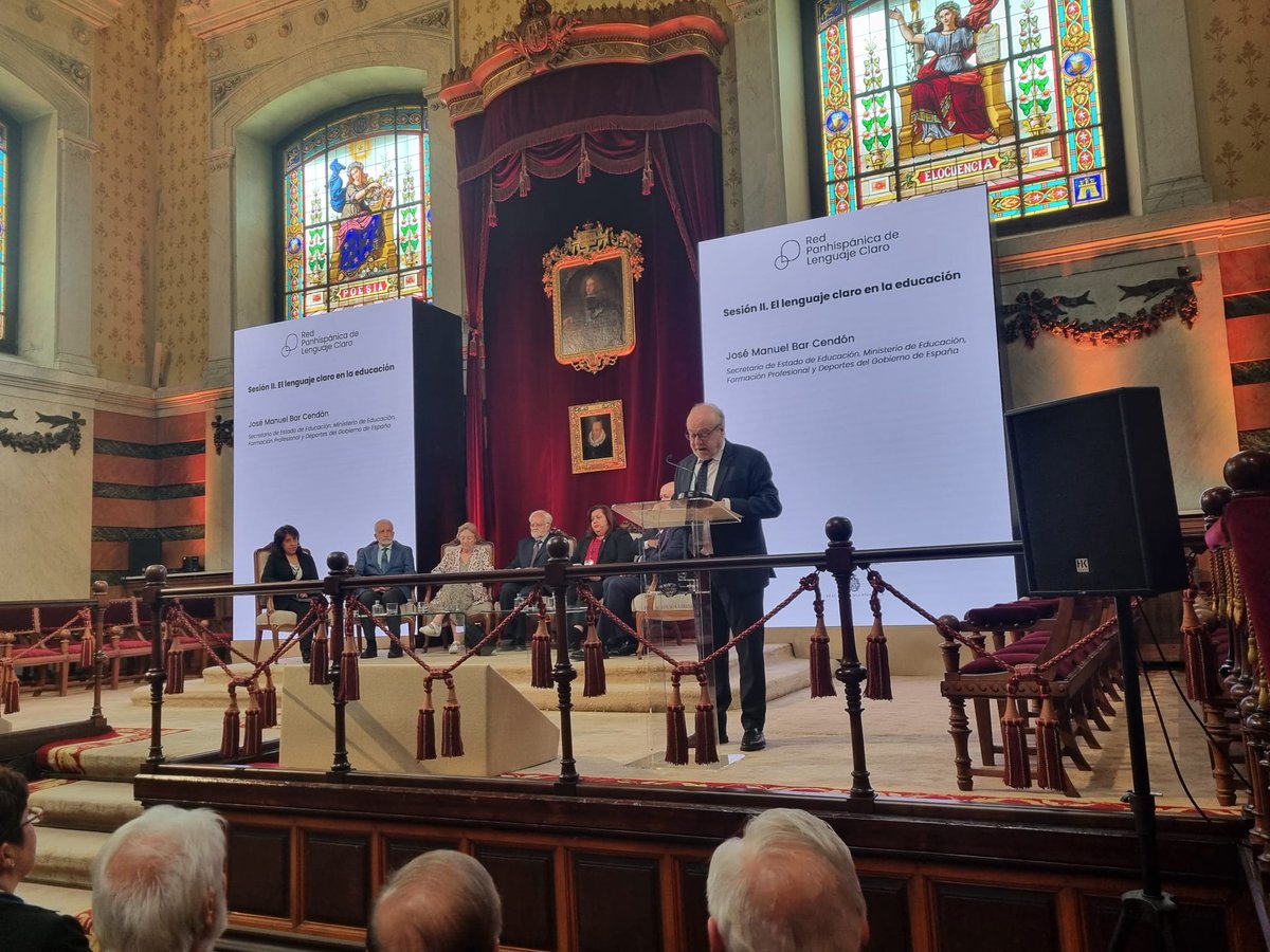 Ha sido un honor participar en la mesa redonda sobre lenguaje claro en la educación dentro de la I Convención de la Red Panhispánica de Lenguaje Claro, organizada por en la @RAEinforma. Muchas gracias por la invitación.