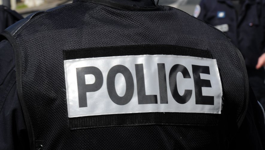🚨 Fait divers:  Un homme de 40 ans avoue avoir tué sa mère septuagénaire à coups de poing à Paris. Mis en examen et placé en détention provisoire ce jeudi.

📰 Source : LaDepeche.fr - Plus d'infos⤵

#meurtre #paris #justice #faitdivers