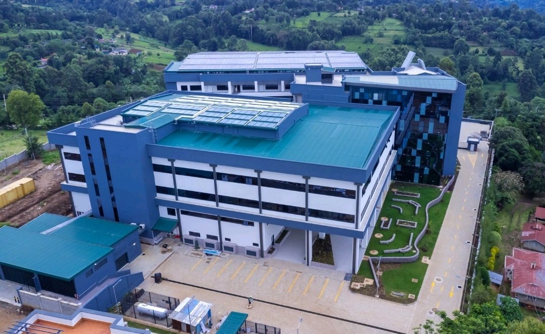 Bossyator's tweet photo. Tenwek Ultramodern Cardiothoracic Centre in Bomet that recently rebranded to AGC Tenwek Mission Hospital, look at the design, no grills like prison, big windows for aeration.. other hospitals need to catch up!!

Can we all agree this is the best hospital facility in Kenya? https://t.co/DvzGyMpGlt