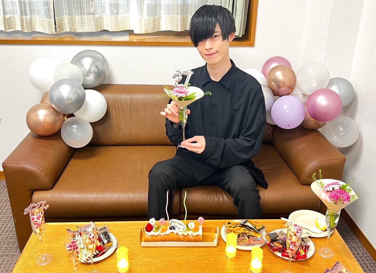 27歳になりました🎊 誕生日ライブでスタッフさんにもお祝いしてもらい